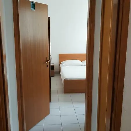 Danica Omis Appartement *