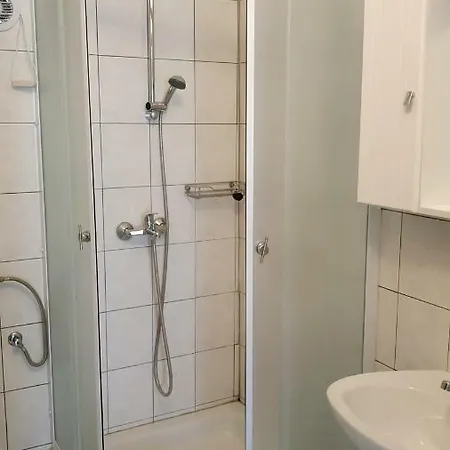 Danica Omis Apartamento *